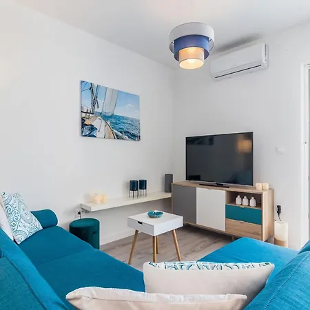 Appartement In With Pool Near Bijeca Medulin