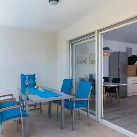Appartement In With Pool Near Bijeca Medulin
